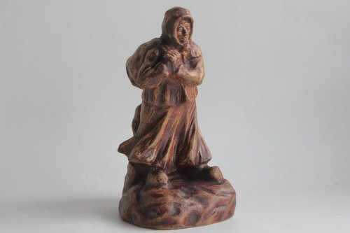 Vieille femme céramique