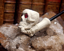 pipe en terre cuite sculptée yeux en sulfure  DEBUT 20em  MOTIF TETE DE MORT