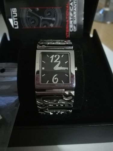 Jolie montre pour - pour, marque