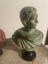 buste de Jules César en toge, en bronze patiné vert de gris