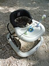 A vendre trotteur Youpala De la marque Babidéal. Couleur gris. Pliable.