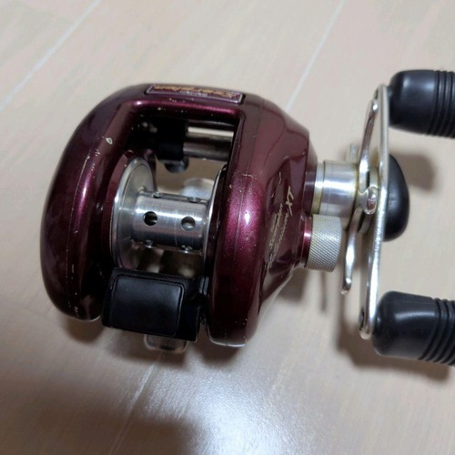 Moulinet pêche droitier - de,