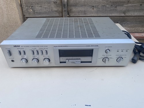 Akai stereo amplifier - ,