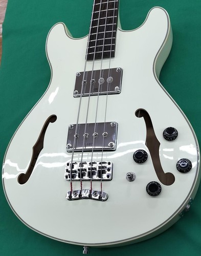 Guitare basse électrique