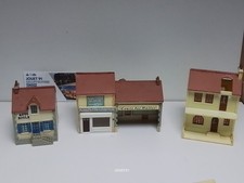 MKD HO. MAQUETTE 3 COMMERCES