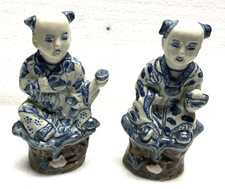 Deux STATUETTES en porcelaine de Chine