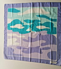 deux foulards identiques  Daniel Hechter Paris