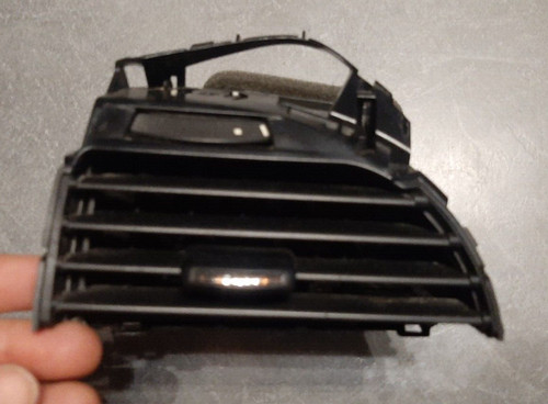 Grille ventilation avant - de,