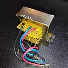 Transformateur 2x 110 Volts  220 Volts Secondaire 29 v 1 Amp. 12 v / 15 v  200mA