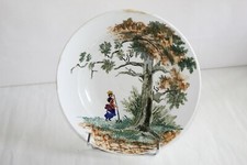 Ancien plat Art Populaire en faïence de Gien  " Homme dans la forêt  " 26 cm