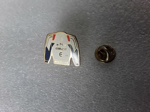 Pin attache maillot de - +,