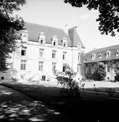Courseulles château c - château,