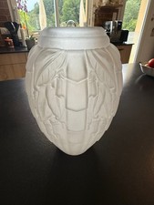 Superbe et important vase moulé pressé signé Muller Frères