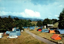 La Tour d'Auvergne le camping municipal toile de tentes caravane Renault R16 4L