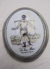 Médaillon ovale en Etain à
