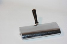 Ramasse miettes vintage en métal argenté bon état 