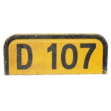Ancien panneau de signalisation / plaque / route départementale D 107 en tôle