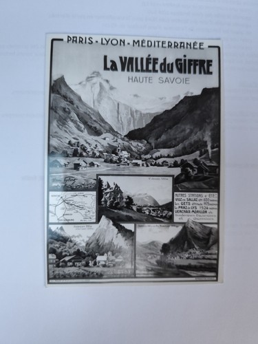 Une photo affiche plm tres - une,