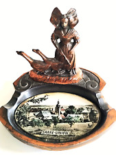 Cendrier ovale en zamac imitation cuivre représentant une gardienne d' oies 