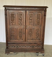 Buffet ancien sculpté - style renaissance