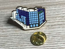 pins CETELEM signé COFICA 1991. compagnie bancaire siége BNP PARIBAS FRANCE