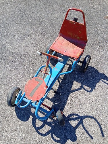 Ancienne voiture pédales - a,