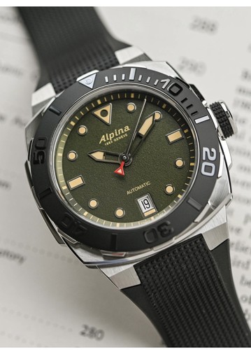 Alpina seastrong olive - 39, dial