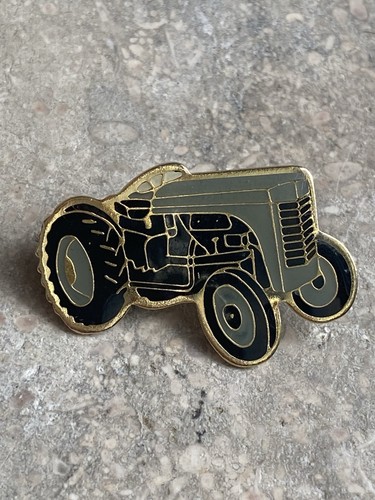 Pin massey ferguson petit - pin’s,