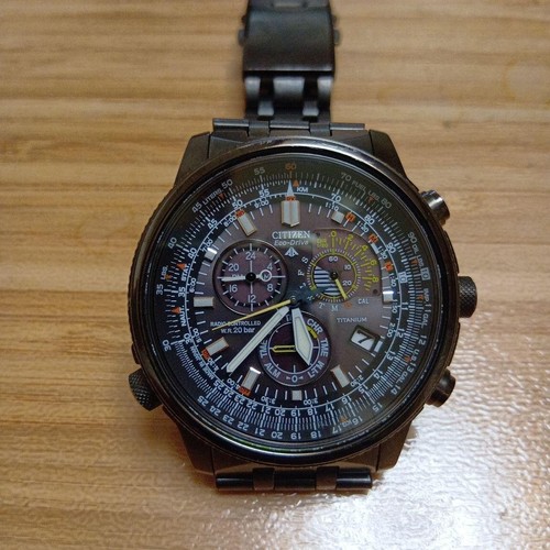 Montre solaire pour homme