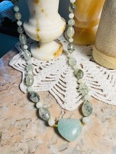 Collier perles pierre