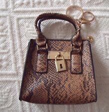Joli porte clés , accroche sac , porte monnaie Neuf