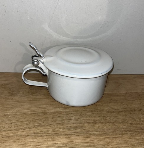 Ancienne tasse crachoir à - tasse, crachoir?