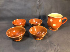 Lot de 4 petits bols et pot à