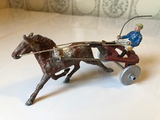 SULKY  REPRO  RESINE   + CHEVAL  + DRIVER  - ORIGINAUX - TBE