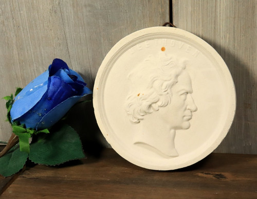 Bas relief ancien plâtre - bas,