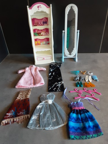 Lot meubles vêtements - , et