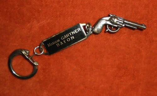 Porte clés pistolet - pistolet, revolver