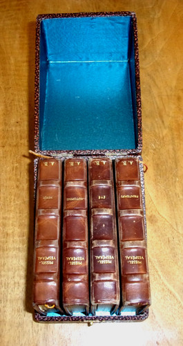 Coffret missels anciens - missels,