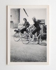 Deux jolies jeunes femmes