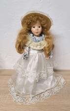 Poupée d'artiste poupée en