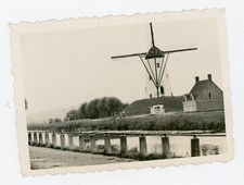 PHOTO vintage snapshot, un moulin à vent meunerie céréales mill