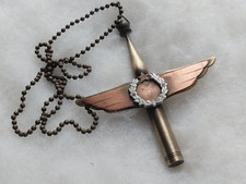 Une Quille Militaire Armée de L'Air Militaria.