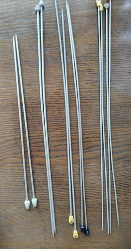 Lot paires aiguilles à - ,