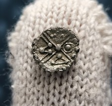 Très RARE Obole à la croix, MASO tête à droite, style bouleté - Séquanes.