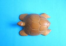 Tortue en bois sculptée à la main - Hand carved wooden turtle