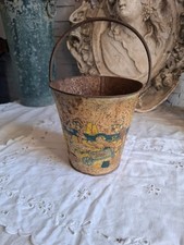 Ancien seau de plage en tôle
