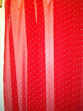 COUPE TISSU MOUSSELINE POLYESTER FOND ROUGE PETITS POIS BLANC