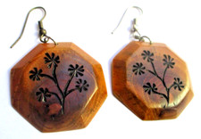 Boucles oreille percée en bois arbre de vie gravé noir bijou vintage unique 2717