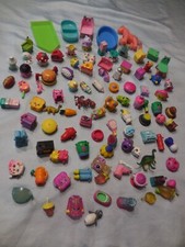 LOT DE 96 MINI FIGURINES ET