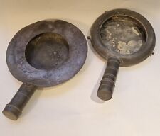 2 bassins de lit urinal en étain, circa 1800-1820